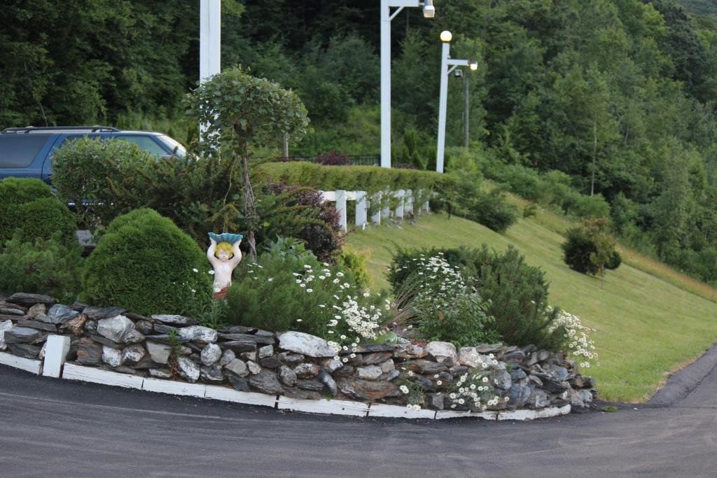 Berkshire Travel Lodge Canaan Exterior foto