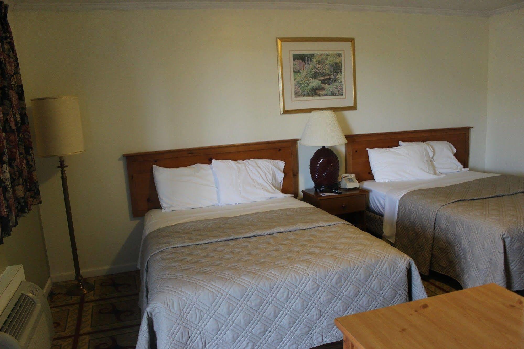Berkshire Travel Lodge Canaan Exterior foto