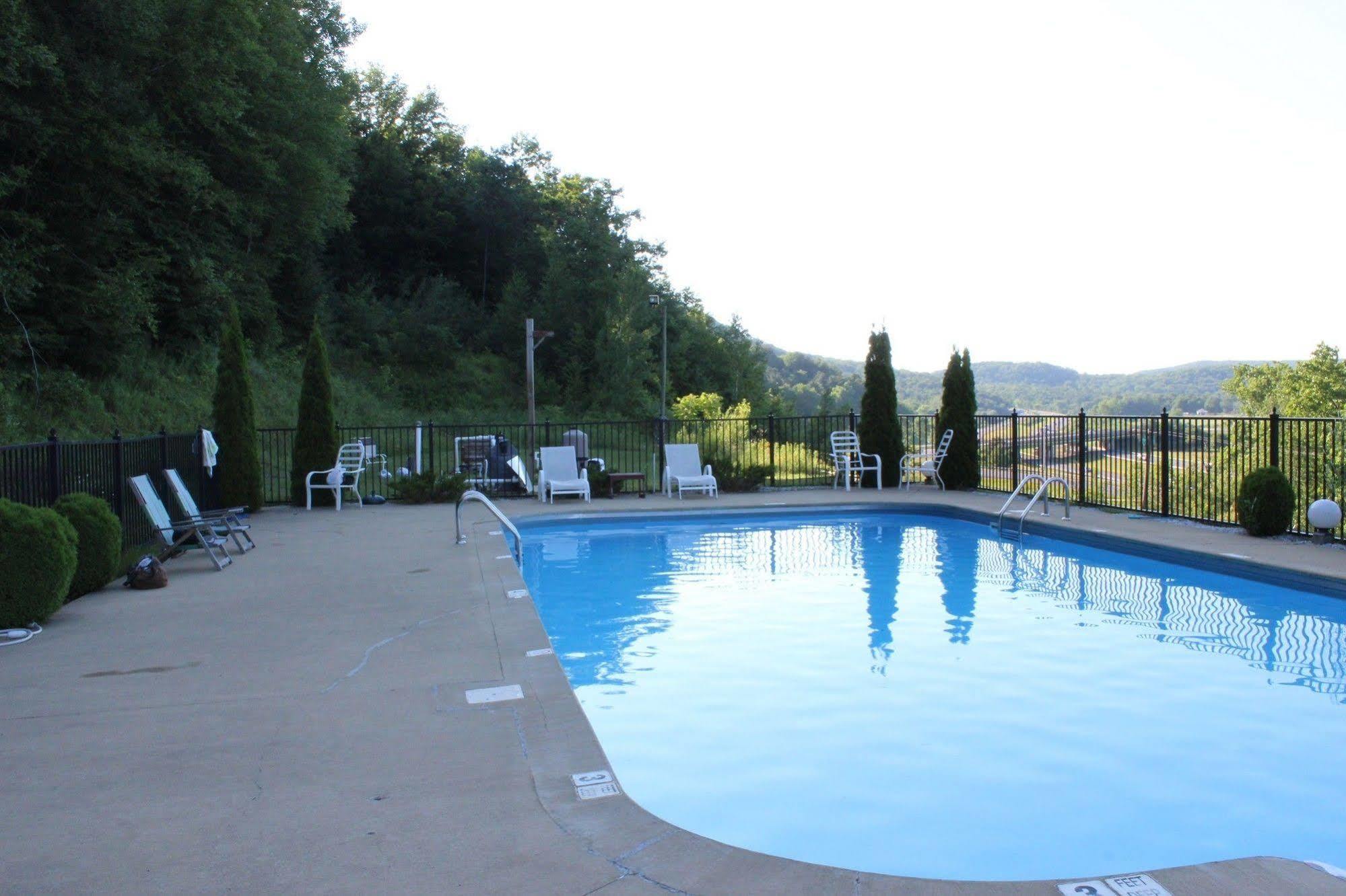 Berkshire Travel Lodge Canaan Exterior foto