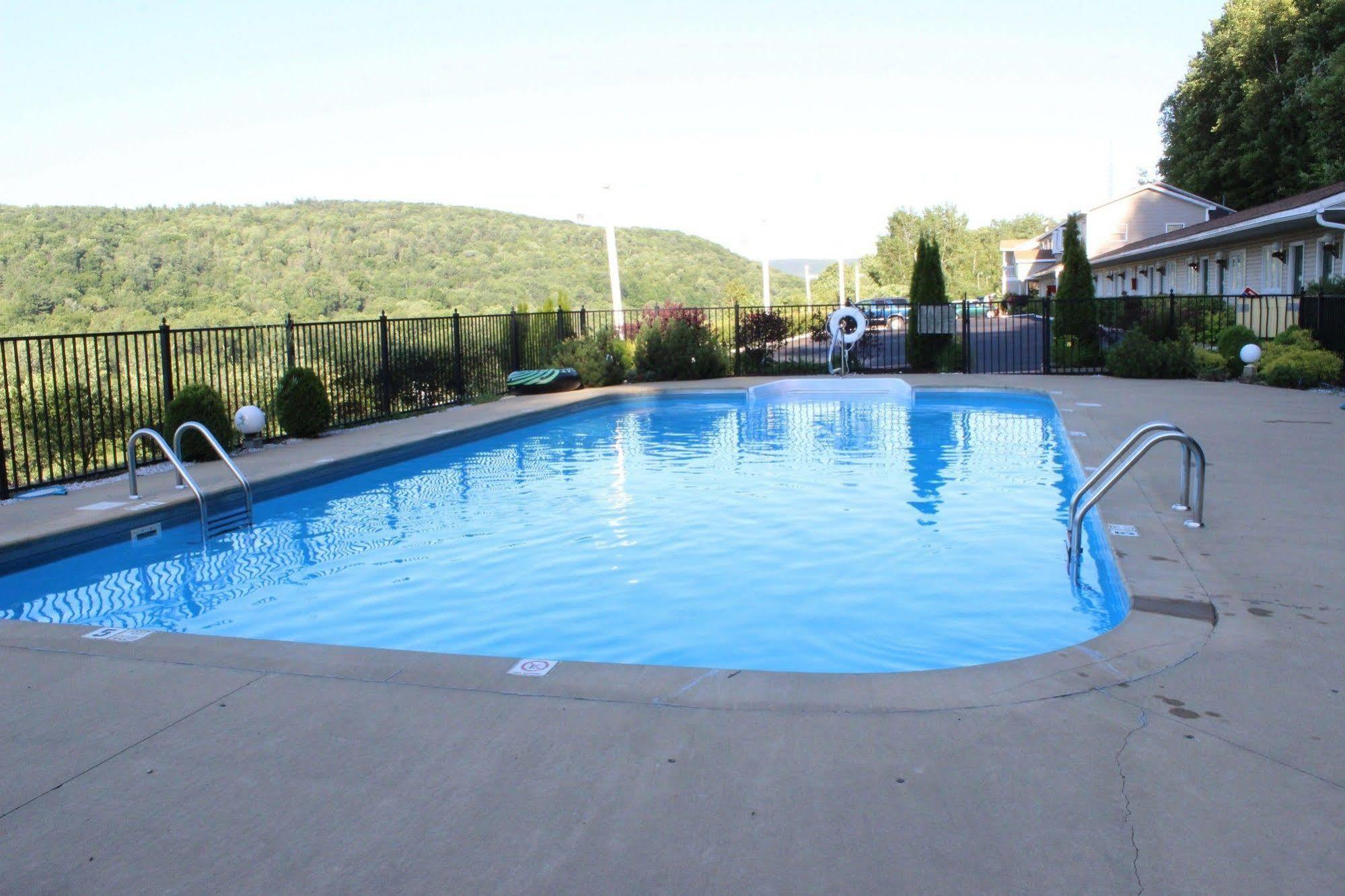 Berkshire Travel Lodge Canaan Exterior foto